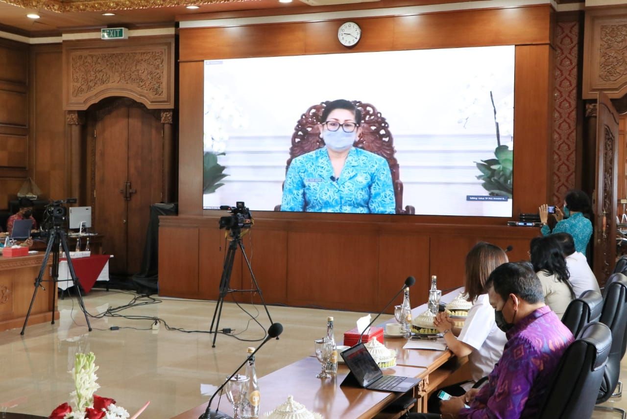 podiumnews.com-Ny Putri Koster Ajak Kader PKK Tanggap Bencana